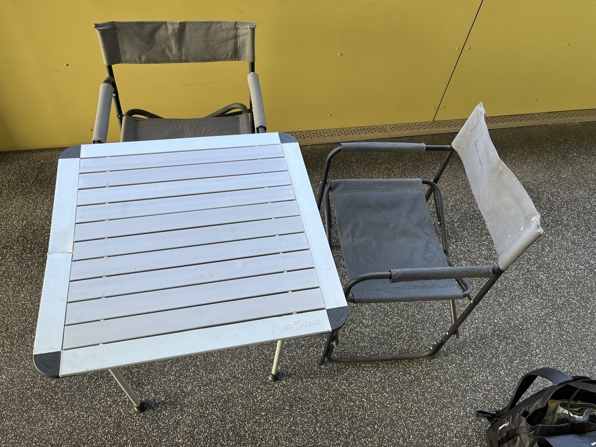 Set di tavolo e panche: 2x Campingstühle mit Aluminium Campingtisch – Usato da Baden venduto da zi_ai 1