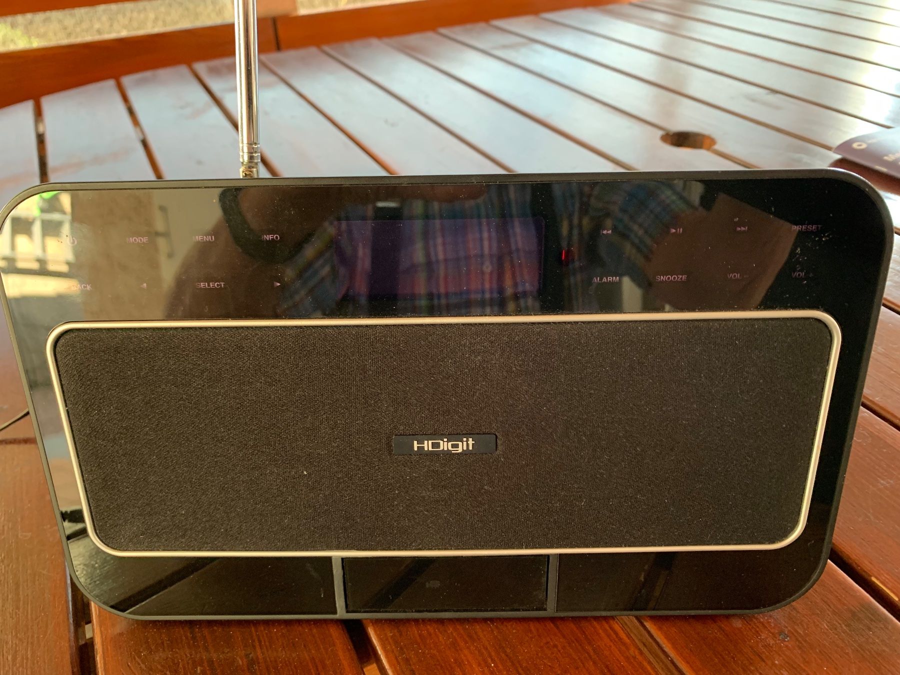 Radio: Radio DAB+, FM + iPod + AUX – Difettoso da Rovio venduto da Gra1