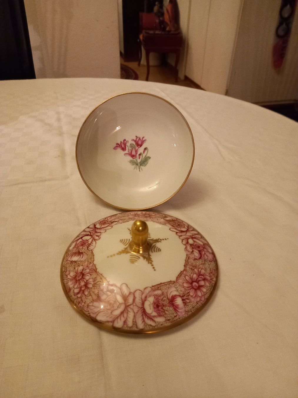 Rosenthal Zuckerdosen: Handgemalt Antik Rosenthal Bahnhof Selb Dekel Dose. Germany – Gebraucht aus Bern von Imamrashed