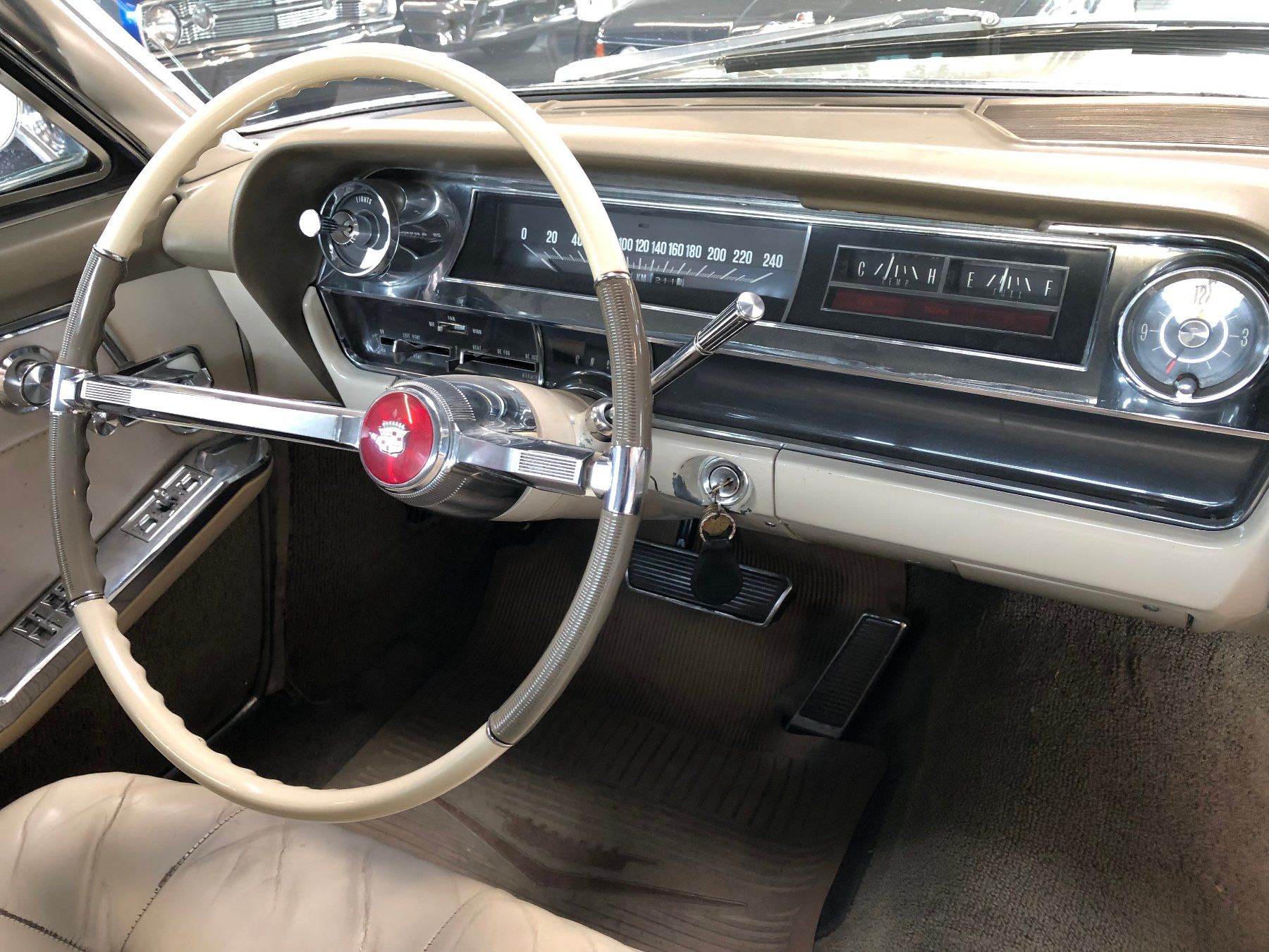 Cadillac Automobili: CADILLAC DEVILLE COUPE 6.4-V8 – Usato da Gampelen venduto da Steuer0 6