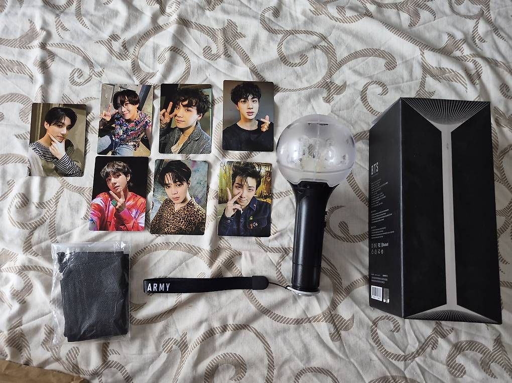 Lampade: BTS Official Lightstick Ver.3 – Nuovo (secondo la descrizione) da Rüti ZH venduto da Elisa133