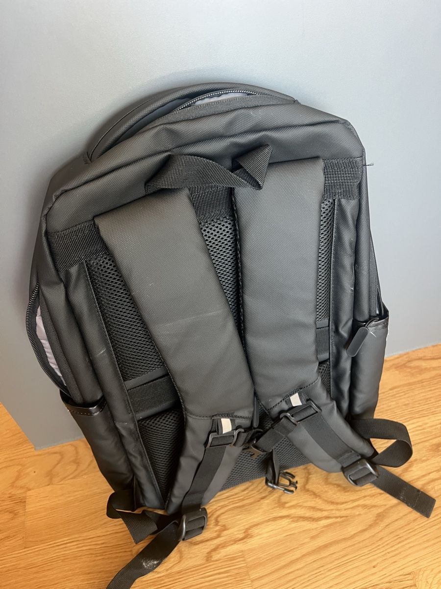 Zaini: Backpack grey USB port very good condition – Nuovo (secondo la descrizione) da Wädenswil venduto da puh_n8wy 2