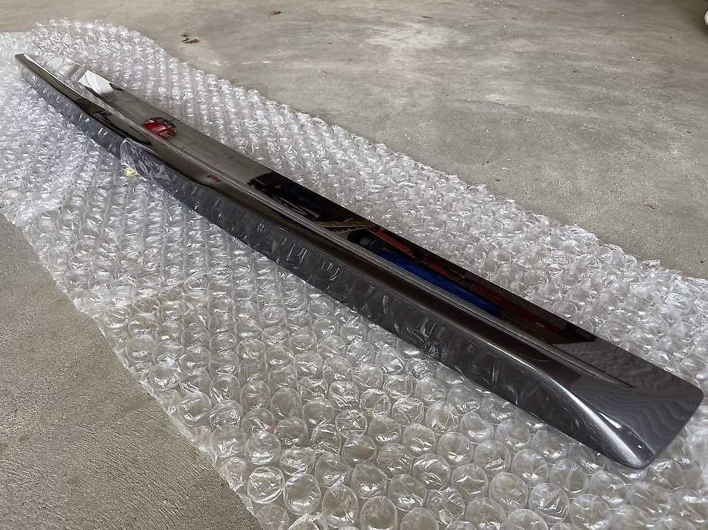 Tutti pezzi di ricambio auto: Dodge challenger SRT spoiler avec caméra – Usato da Font venduto da lau_gnh7 4
