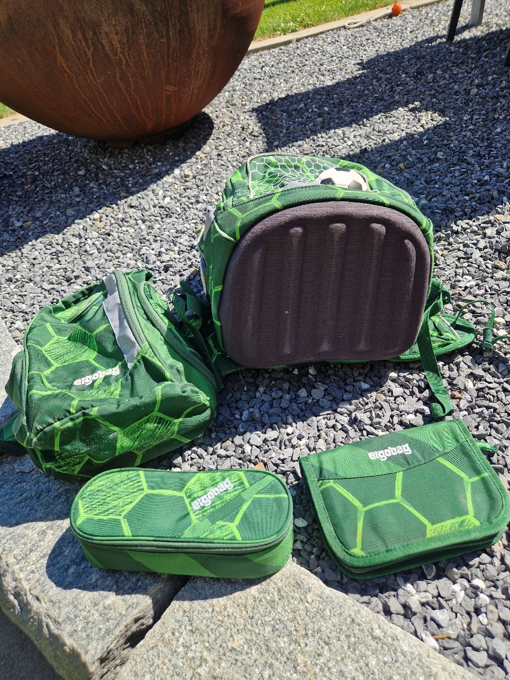 Ergobag Borse & Zaini: Ergobag Schulranzen Set mit 2x Etui und Turnrucksack – Usato da Schindellegi venduto da COIFFY 6