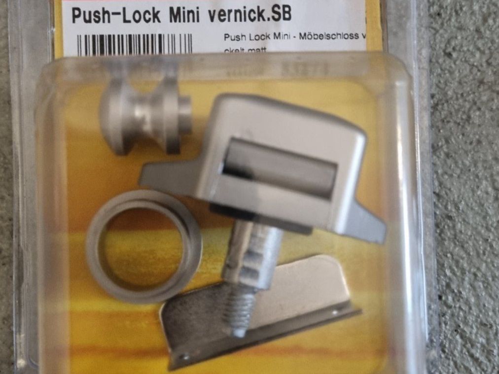 Lucchetti: 8x Reimo Push-Lock Mini vernickelt Möbelschloss – Nuovo e nell'imballaggio originale da Ebmatingen venduto da Campbelli 1