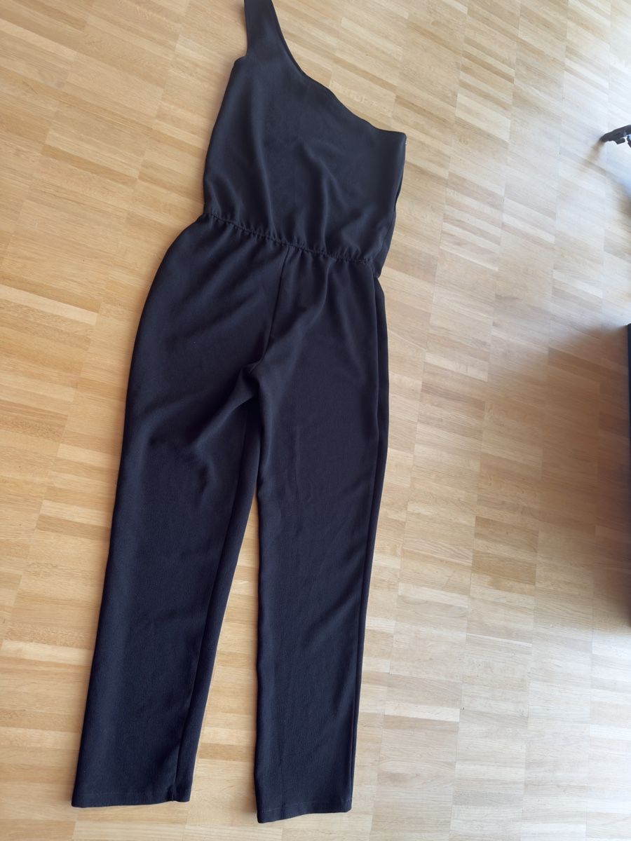 Tute: Schwarzer Einteiler/Jumpsuit Clockhouse Gr. 42 – Usato da St Gallen venduto da Berta343 1