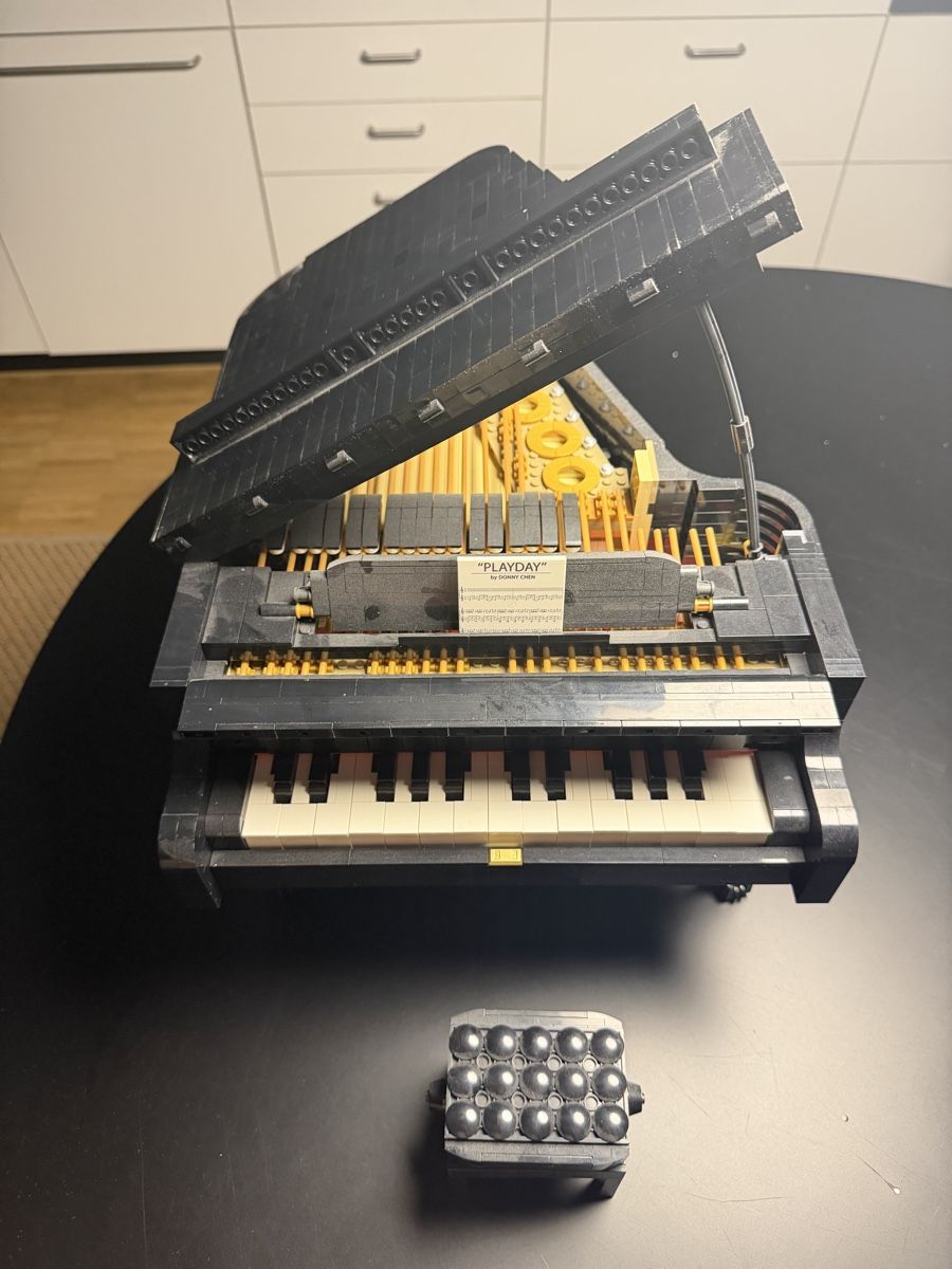 Lego Kit di costruzioni: LEGO Konzertflügel 21323 – Usato da Zürich venduto da teddybaxter