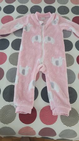 Sehr warmer Overall für Babys, 12-18 Monate. Unbenutzt.