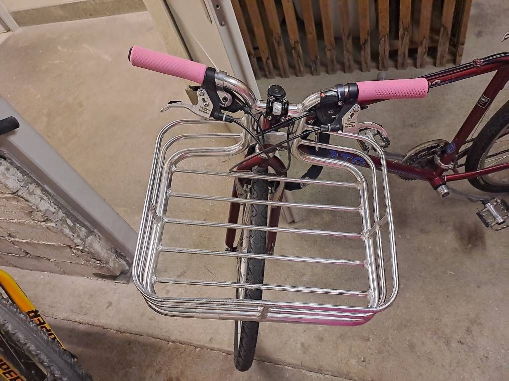 Velos: Fahrrad mit Korb – Gebraucht aus Bern von AZRA017 3