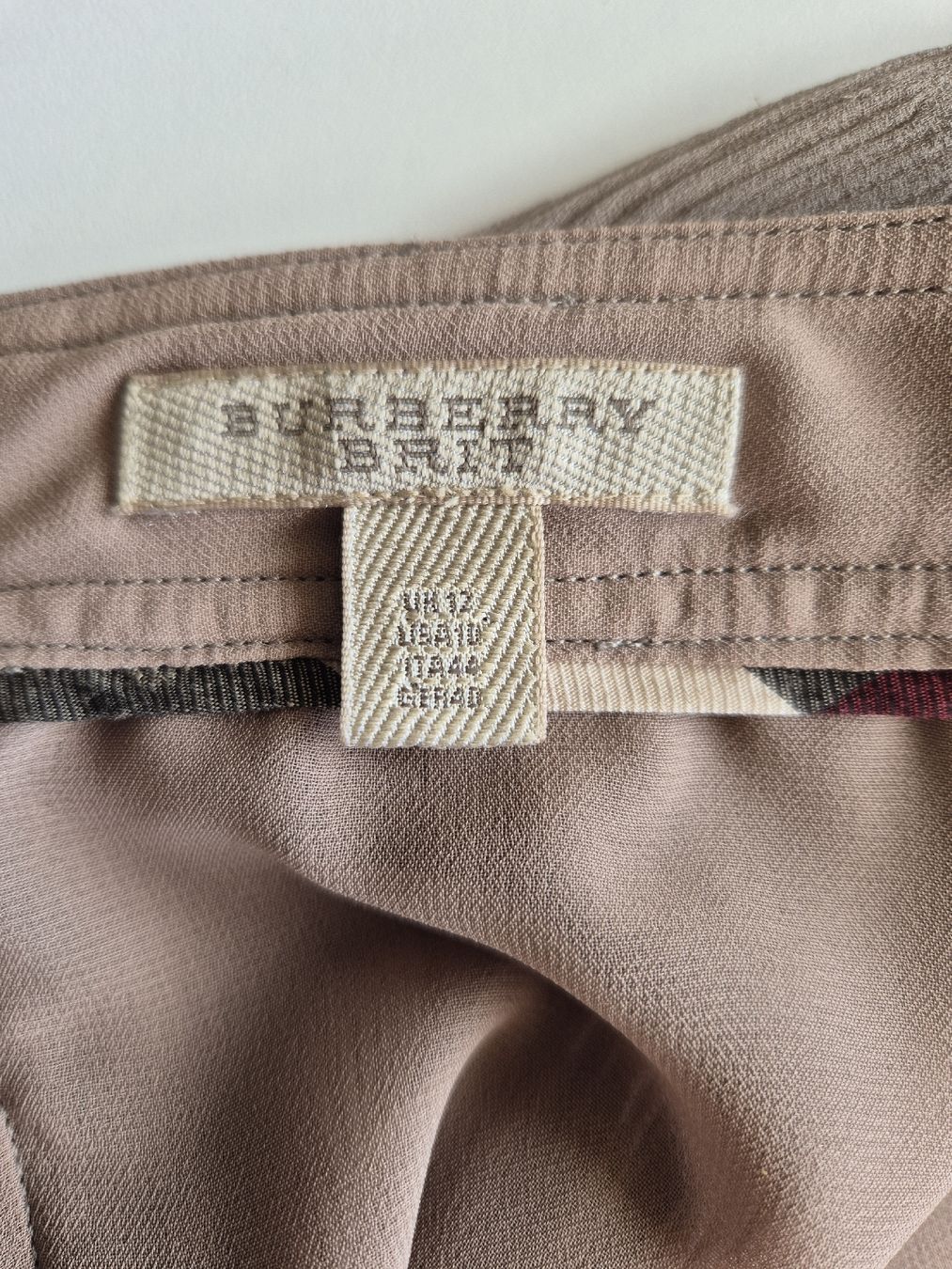 Burberry Gonne: Burberry Seidenrock Gr. 40, taupe – Usato da Meggen venduto da topas041 2