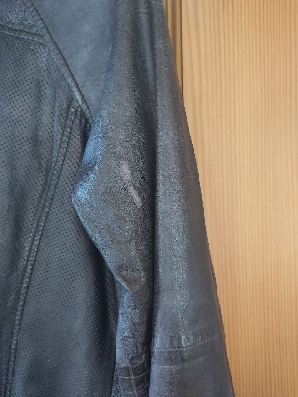 Giacche: Alprausch Lederjacke mit Kapuze  – Usato da Meikirch venduto da nicoleKB 3