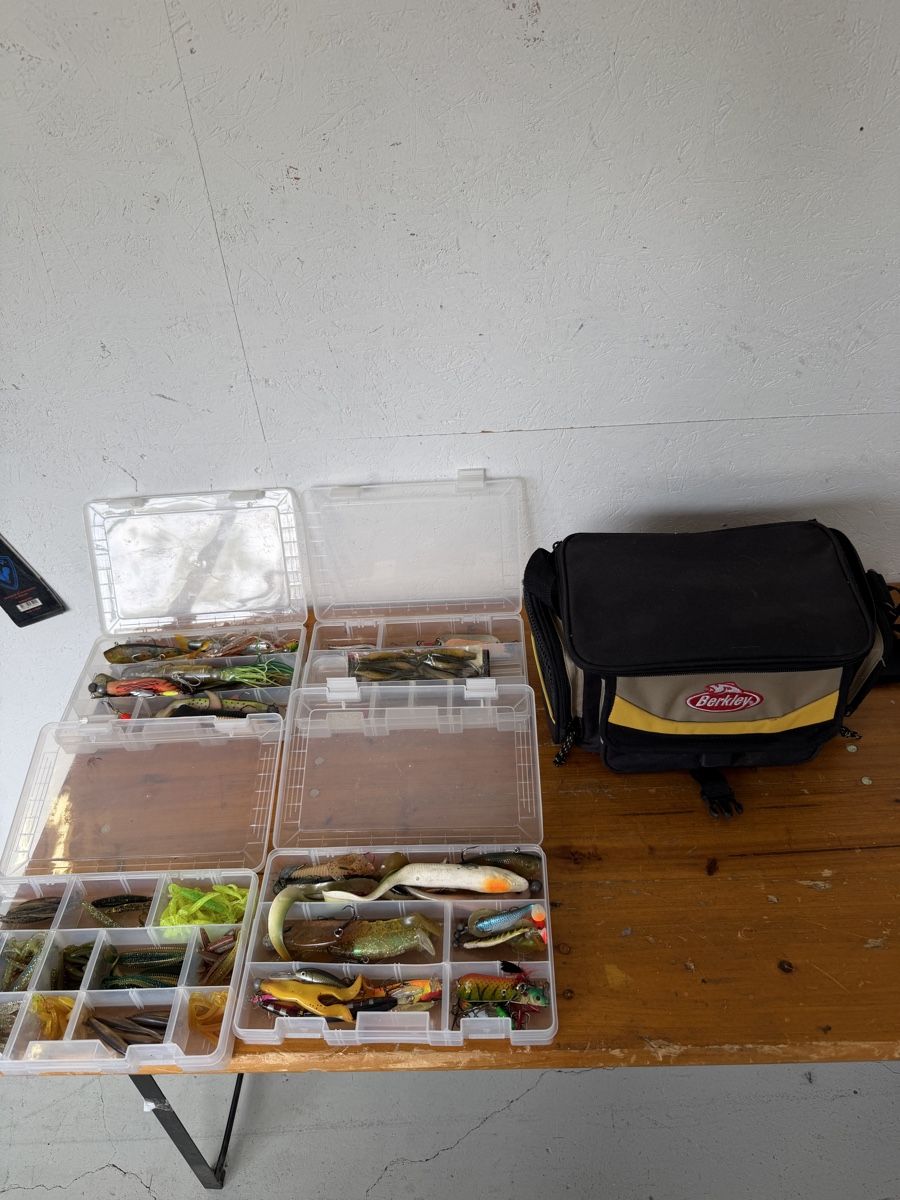 Köder: Berkley Angeltasche mit grossem Köder-Set – Gebraucht aus Gurmels von SwissShop21