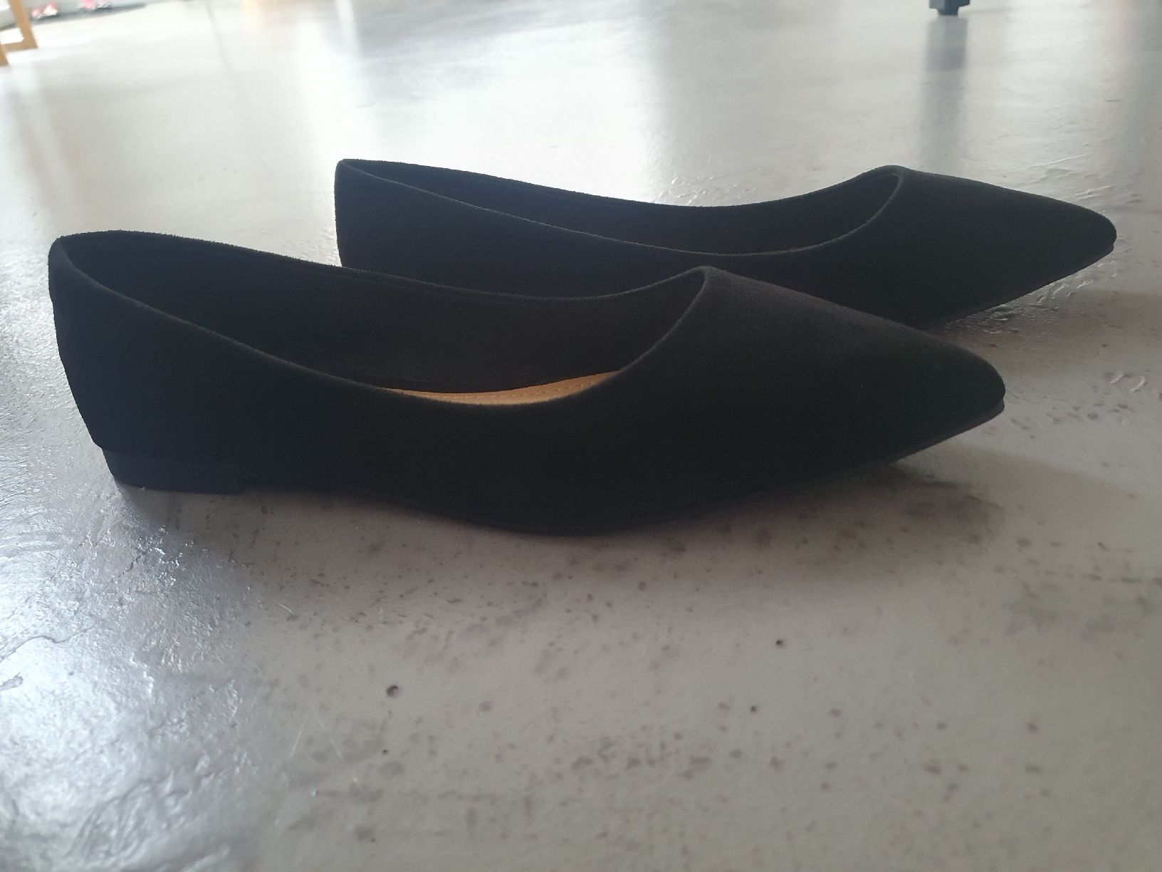Scarpe da donna: Schwarze Ballerinas Gr. 39, Wildlederoptik – Nuovo e nell'imballaggio originale da Steinach venduto da Xamax18 2