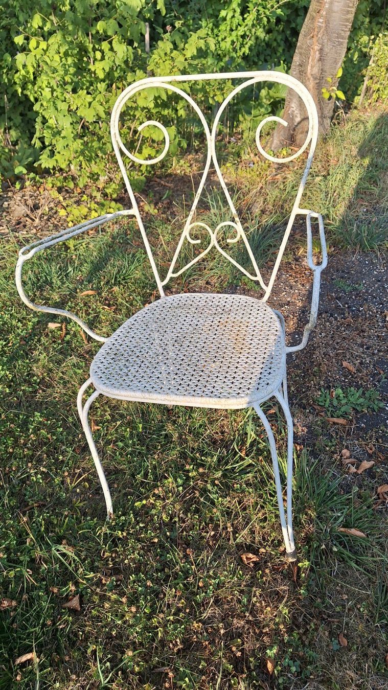 Stühle: alter Gartenstuhl aus Eisen, weiss – Gebraucht aus Dornach von majo8689 1