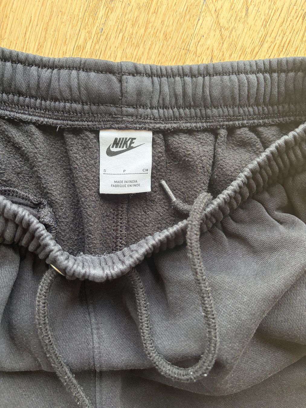 Nike Kleiderpakete & -sets: Nike Trainingsanzug schwarz Grösse S – Gebraucht aus Stallikon von Ekatusha 2