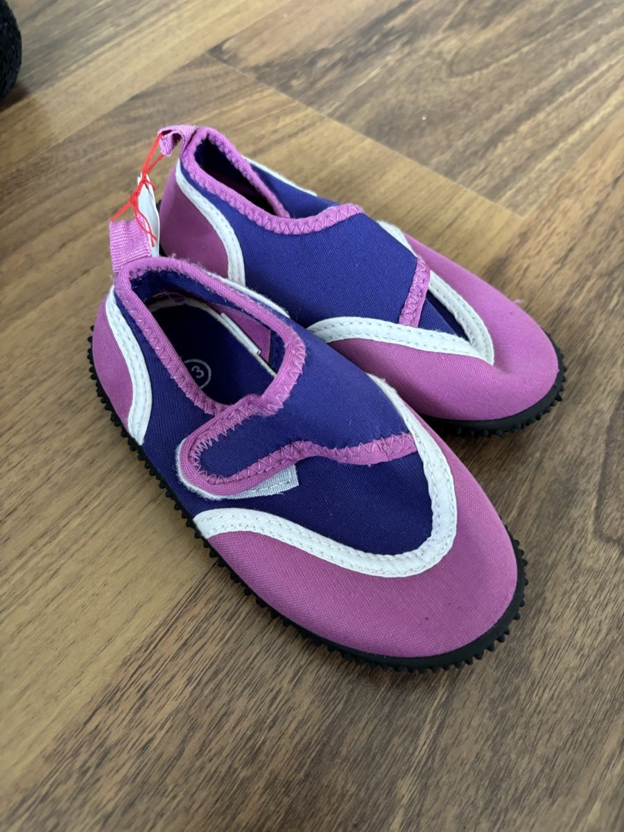 Schuhe für Mädchen: Badeschuh, ungetragen Gr.23 – Gebraucht aus Büsserach von Zimtstaernli19