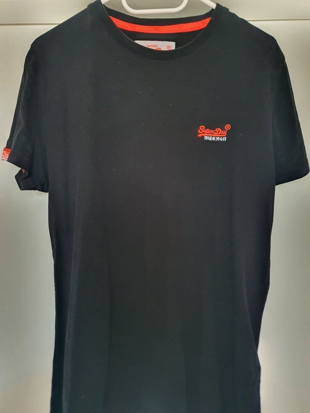 Superdry T-shirt: T-shirt Superdry® Vintage – Usato da Monthey venduto da gae_22w9