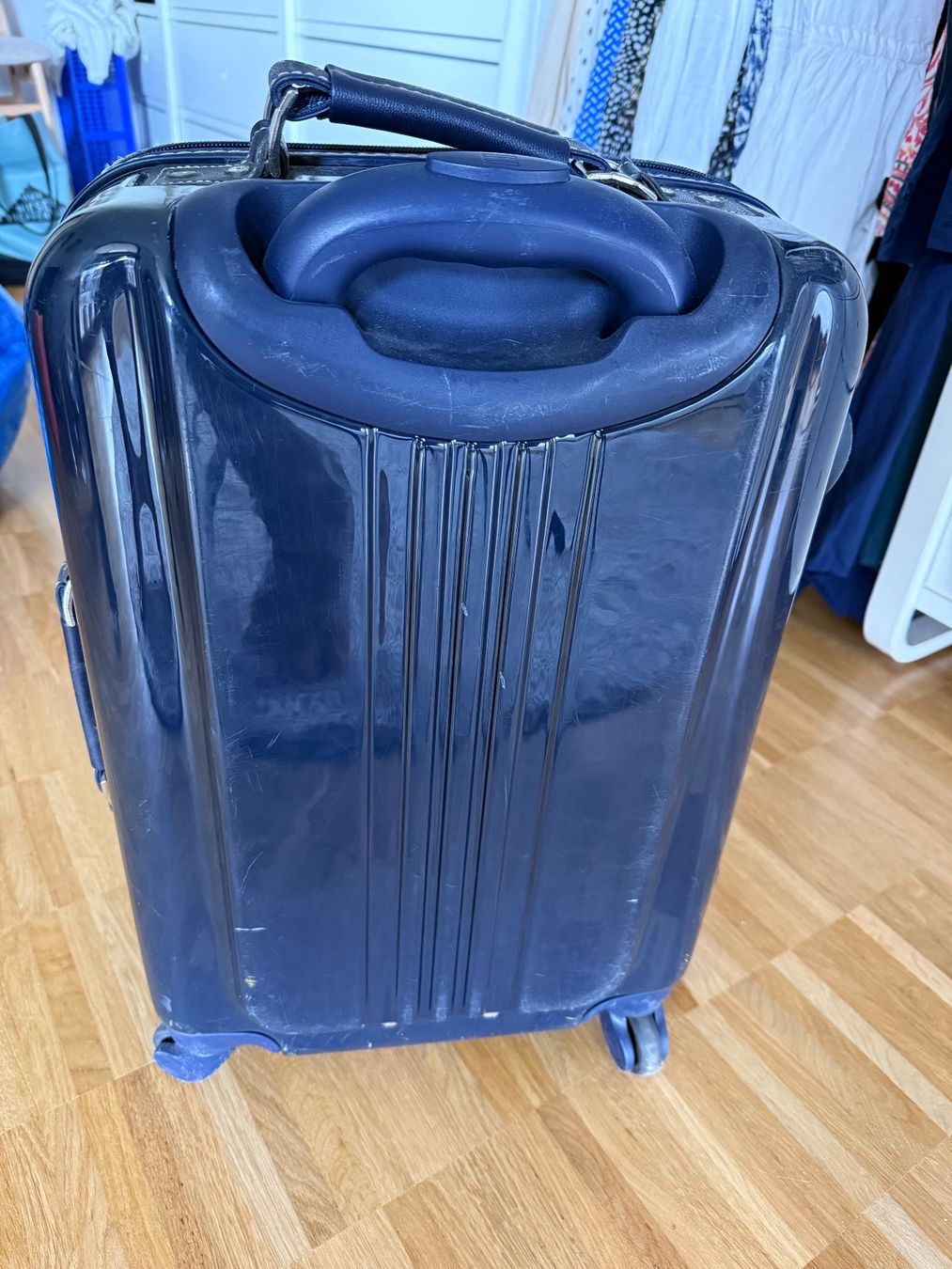 Valigie: Trolley Tommy Hilfiger dunkelblau mit Rollen gebraucht – Usato da Riehen venduto da Verkaufen21 2