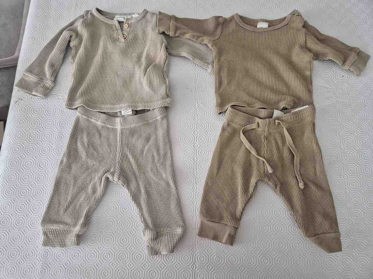 Pyjamas & Ähnliches: Baby Set Waffelstrick 2 Teile Grösse 62 – Gebraucht aus Muttenz von veroo8