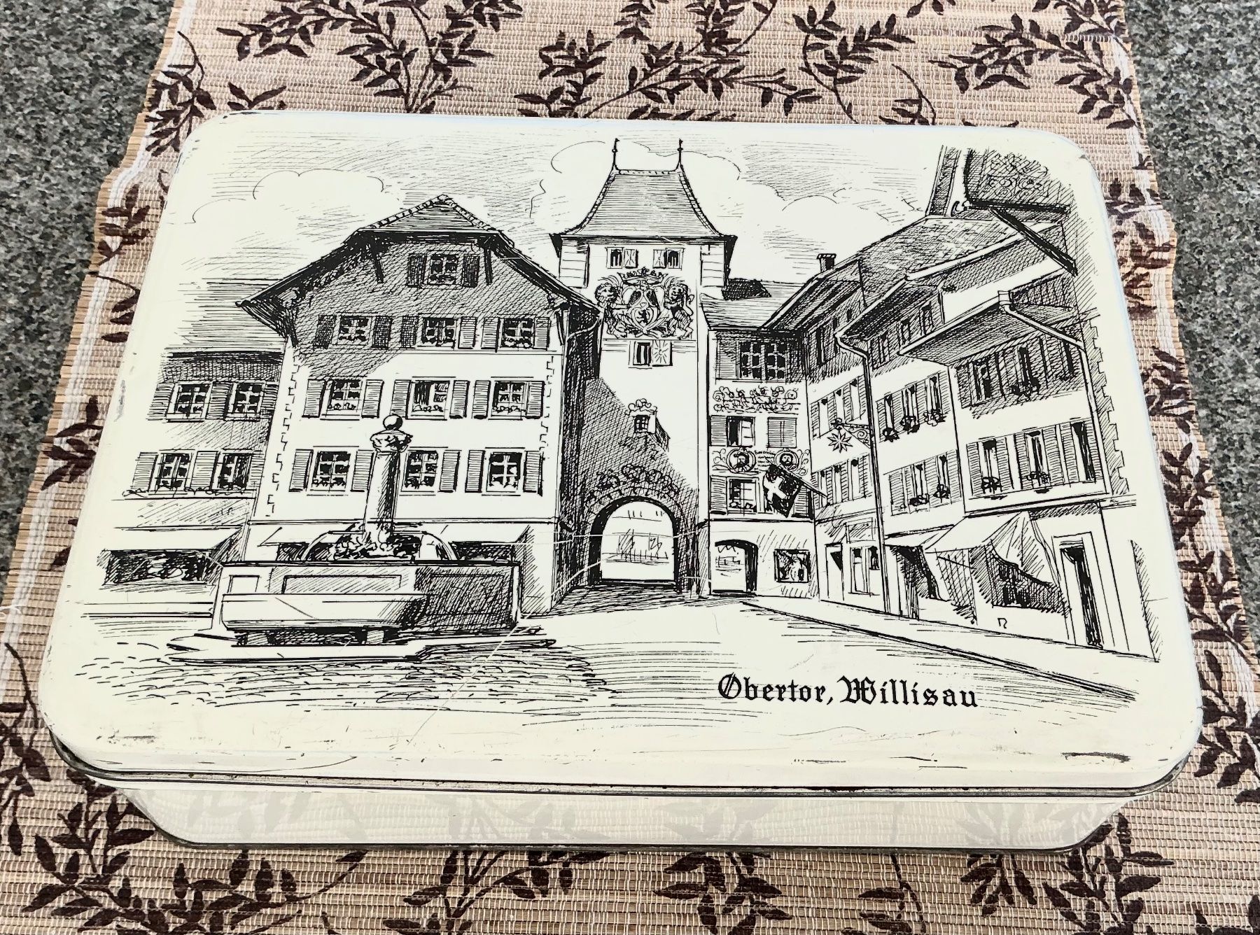 Tutte le decorazioni: ALTE BLECHDOSE OBERTOR WILLISAU – Usato da Zell LU venduto da Silvermemory