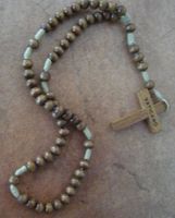 Kreuz aus Holz/ Rosenkranz