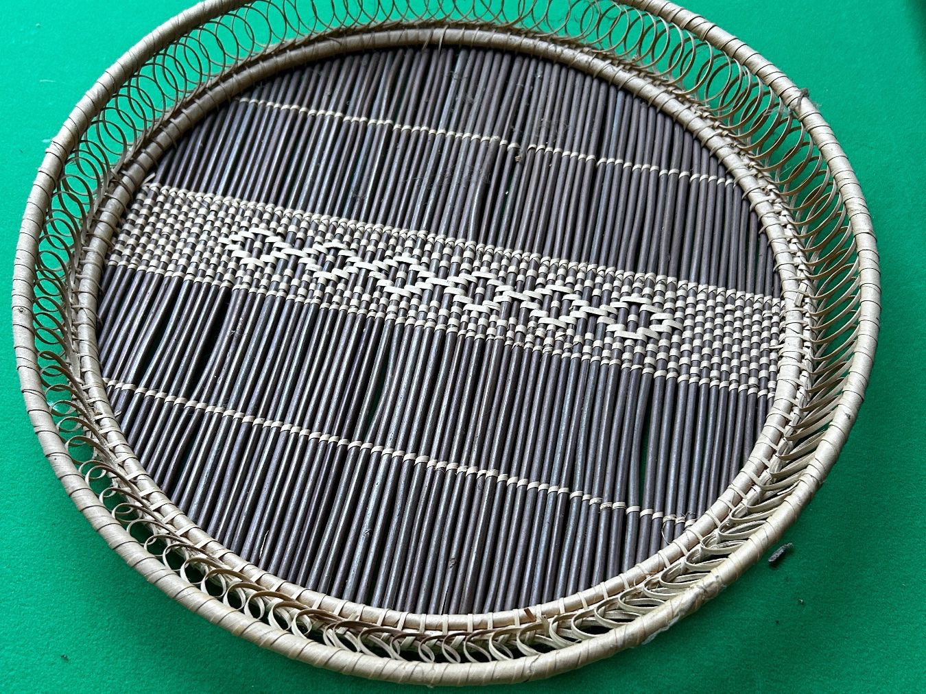 Piatti di portata: Rundes Tablett aus Flechtmaterial gebraucht – Usato da Wiedlisbach venduto da Jonas_A 1
