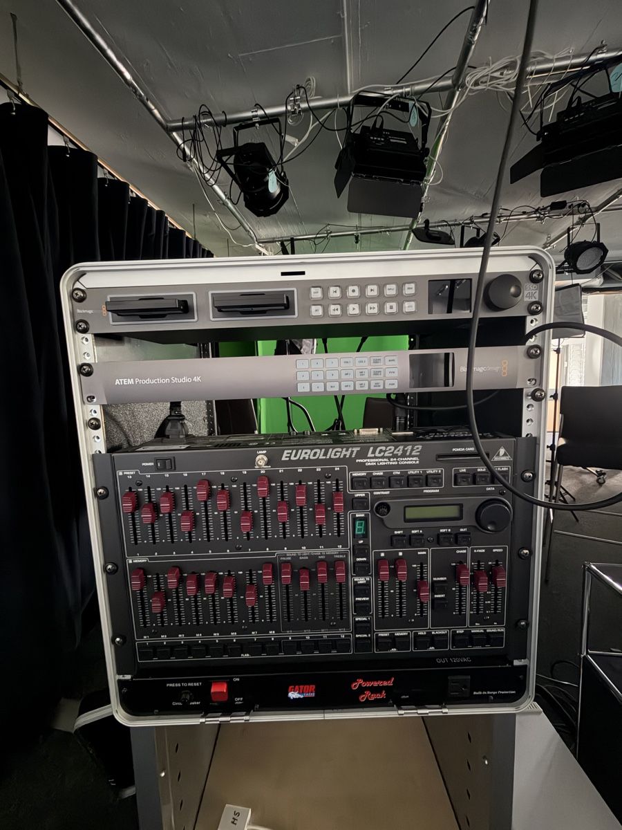 Sistema di controllo: Blackmagic ATEM 4K + HyperDeck + Gator Rack – Usato da Nänikon venduto da macqua