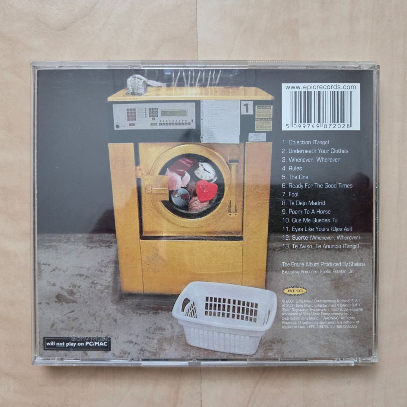 CDs: Shakira - Laundry Service – Neuf (Voir description) à Zug par Sunshine_113 2