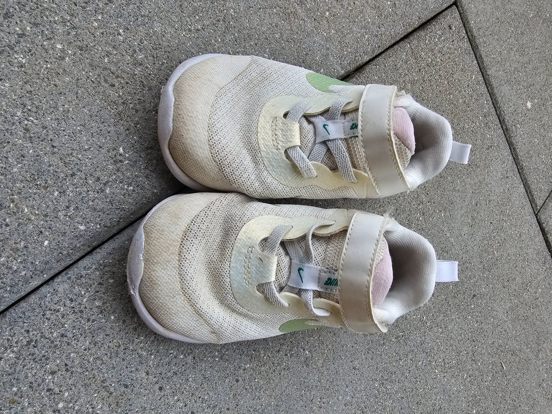 Nike Scarpe per ragazzi: Nike Kinderschuhe, Grösse 26 – Usato da Wohlen AG venduto da niki31 1