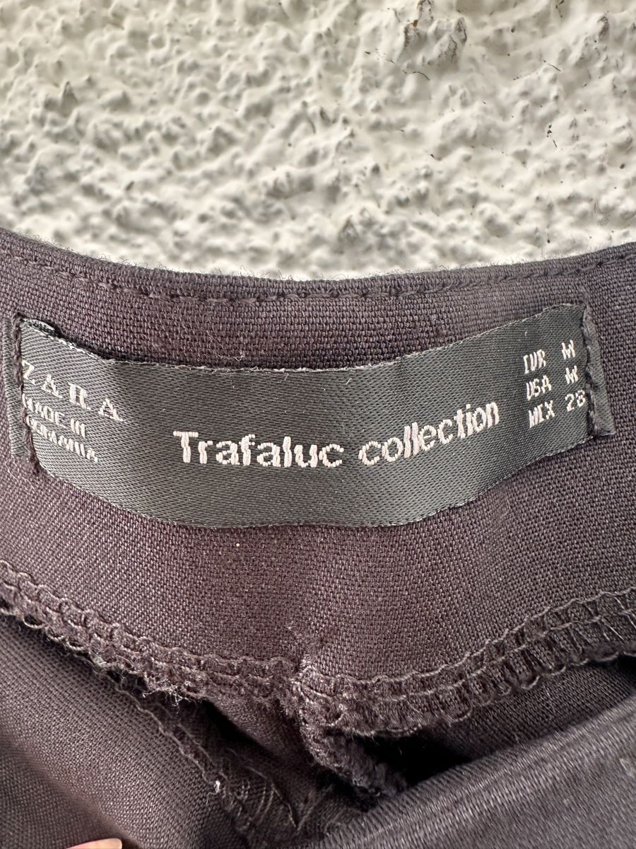 Zara Hosen: Schwarze Trafaluc Shorts/skort  – Gebraucht aus Bern von all_j82d 1