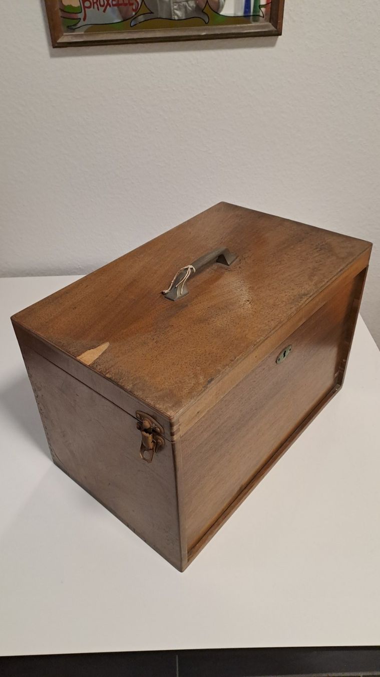 Holzartikel: Antikes Sekretär-Kästchen – Gebraucht aus Basel von RitaFO102