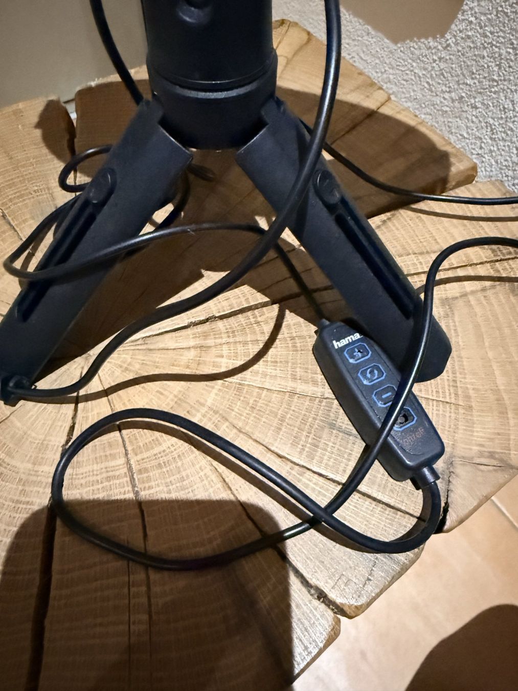 Hama Lampade: Hama Ringleuchte mit Stativ – Usato da Nuerensdorf venduto da ghi_b7xs 1