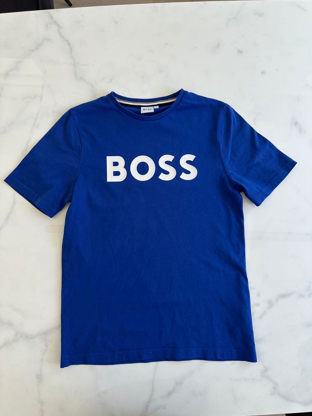 Camicie, T-shirt & Polo: Boss Kinder T-shirt Grösse 12 – Usato da Lausen venduto da Swissart123