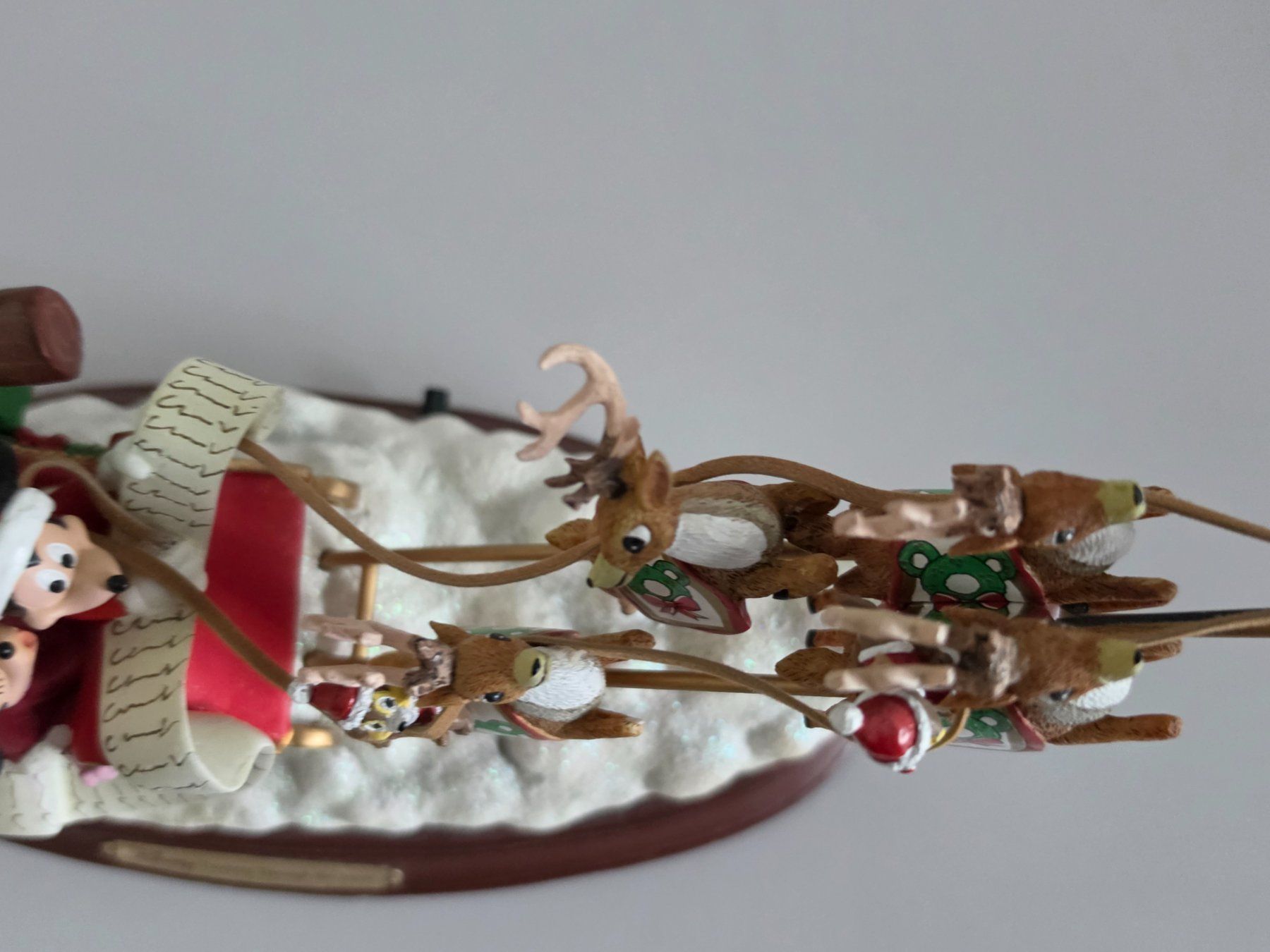 Disney Statuette: Disney Dashing Through the Snow - Bradford Exchange 2011 – Usato da Birr venduto da DisDas 7
