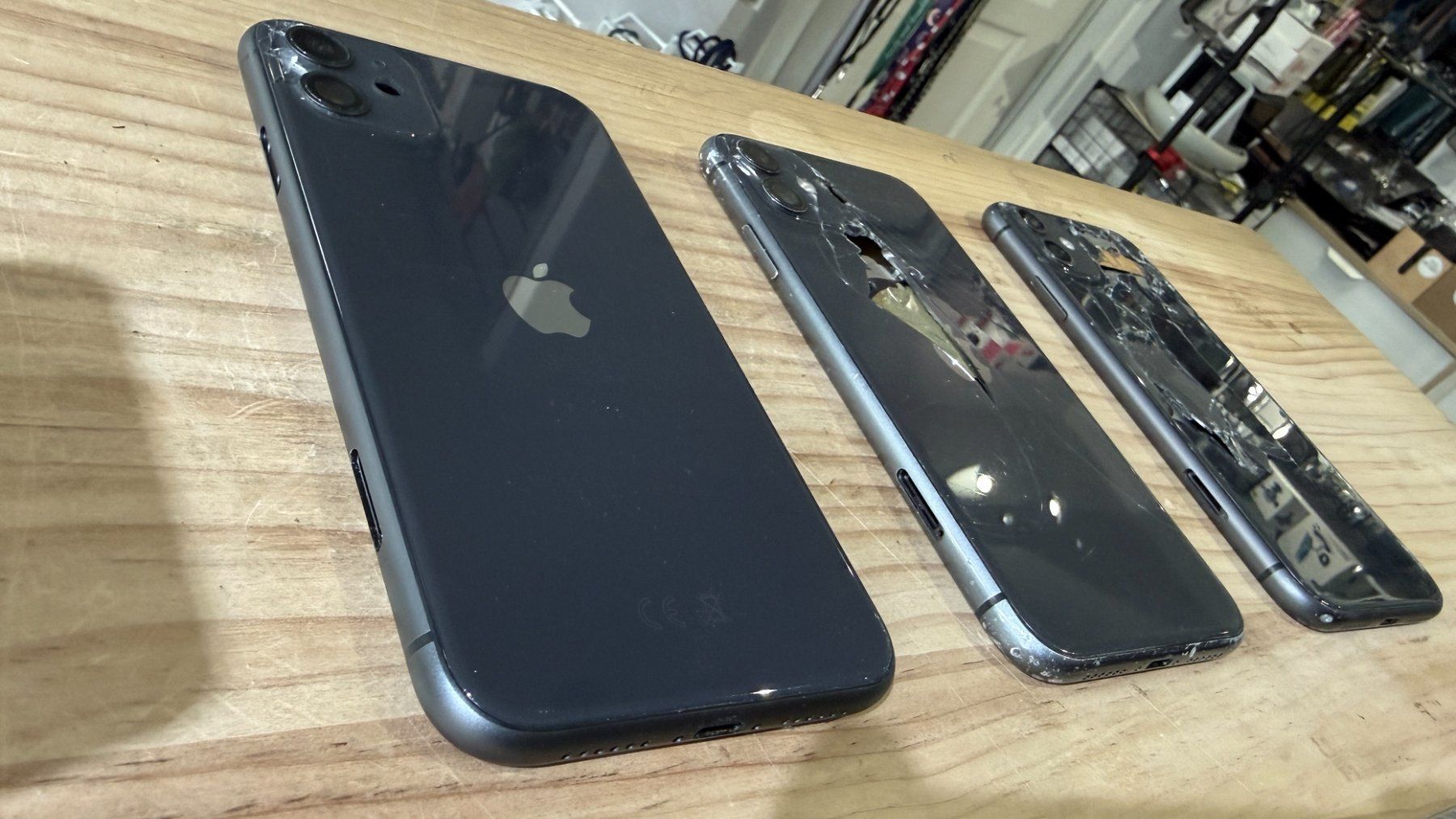 Apple Telefoni cellulari / Smartphones: 3 chassis iphone 11 pour pièces réparation – Usato da Morges venduto da DA-repa 5