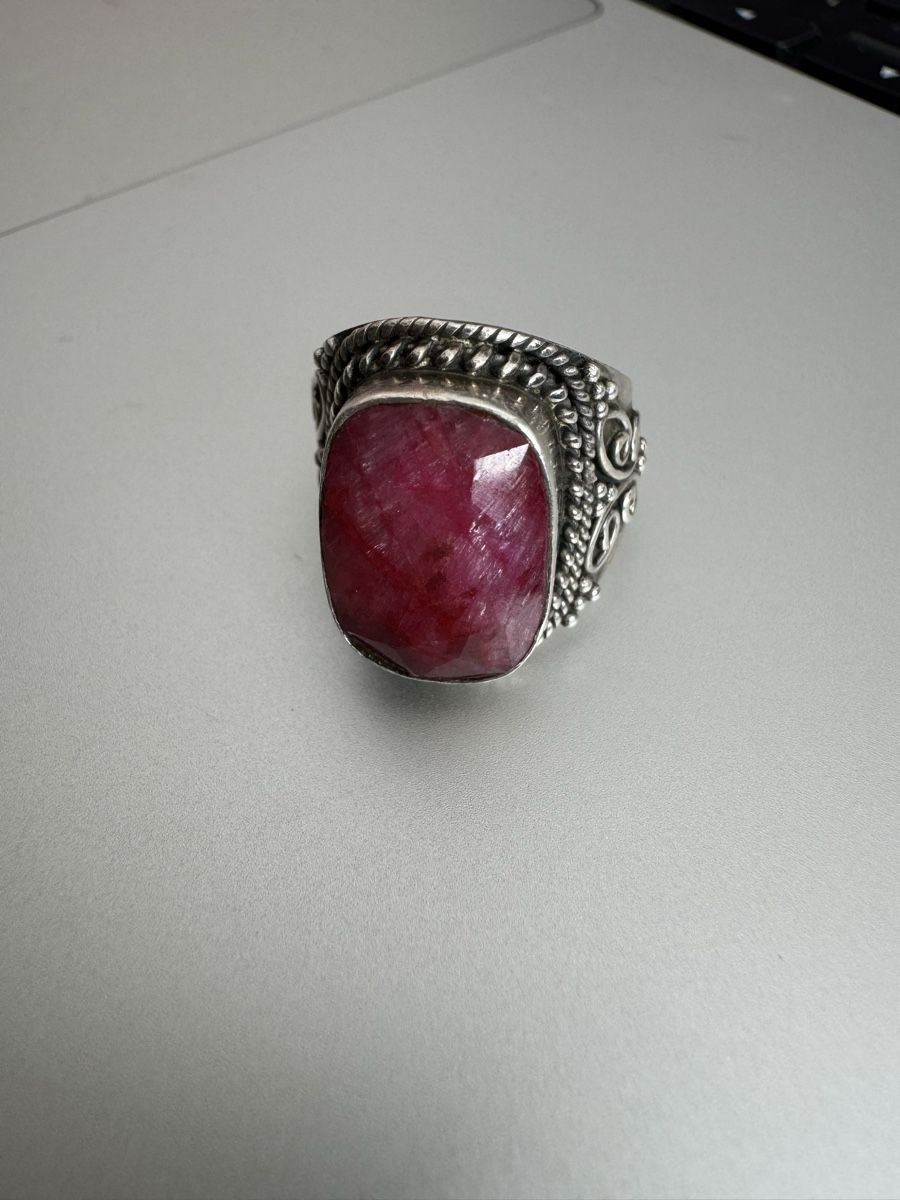 Anelli: Bague chevalière en argent avec pierre rubis – Usato da Ollon VD venduto da MusiqueAddict