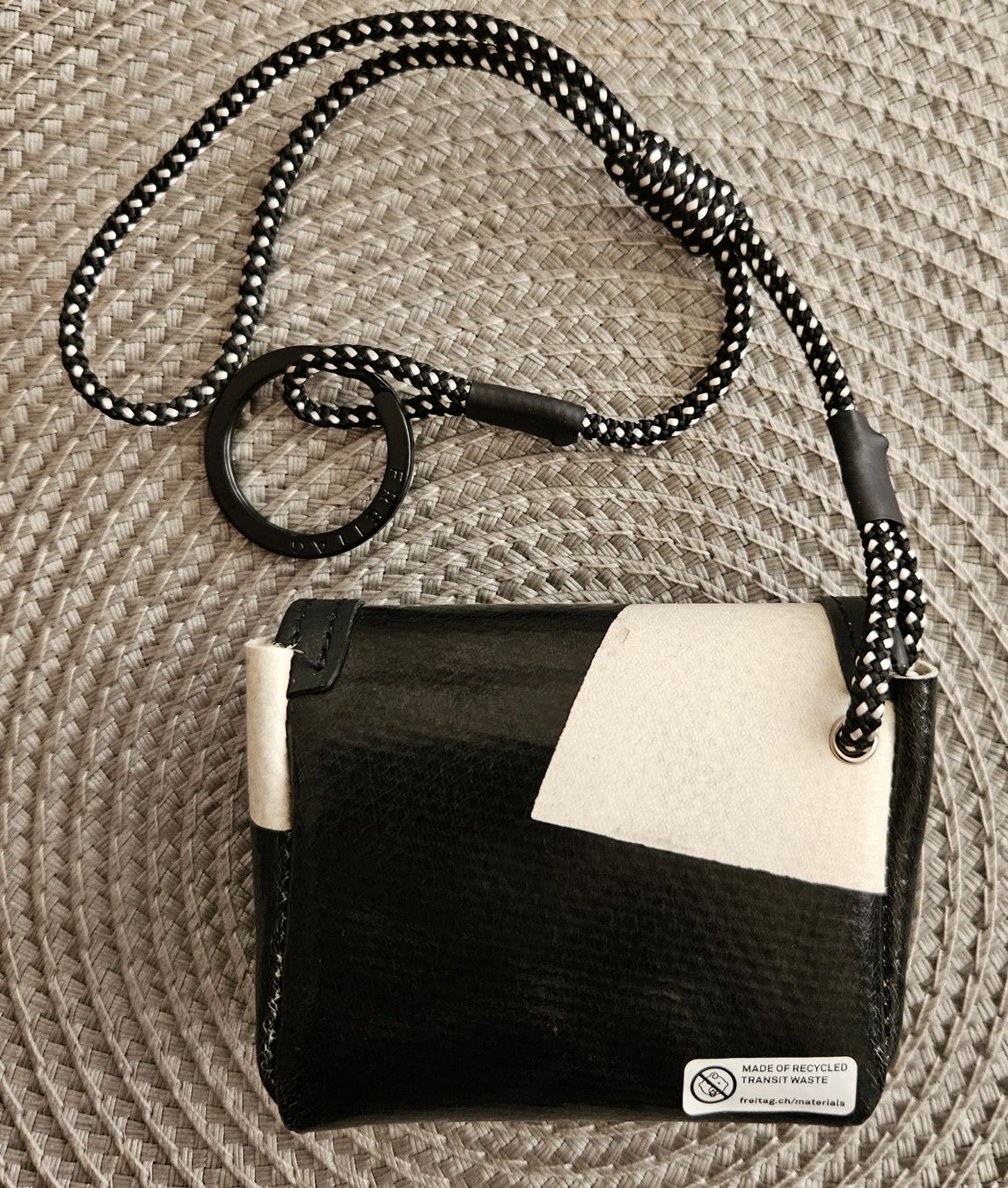 Freitag Borse: Freitag F213 Mini-Messenger Noir Blanc – Usato da Biel/Bienne venduto da ypsillon 1