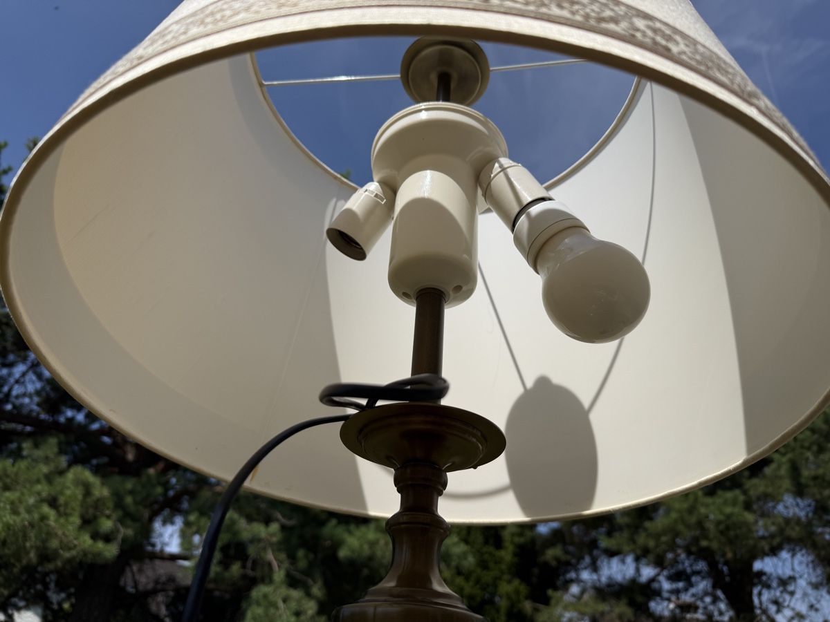 Lampade: Tischlampe Messing patiniert – Usato da Russikon venduto da manureloop 1