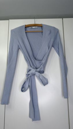Zara Wickeltop/Wickelpullover in Blau/Lila