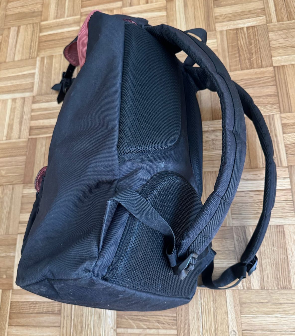 Herschel Zaini: Second-hand black Herschel rucksack, classic style – Usato da Zürich venduto da Matteo_7 1