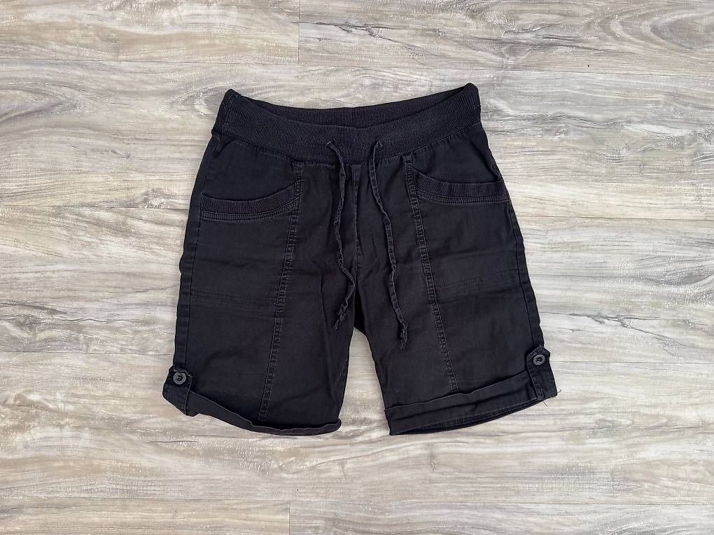 Pantaloni: Pantaloncini neri – Usato da Caslano venduto da Dr.Bread