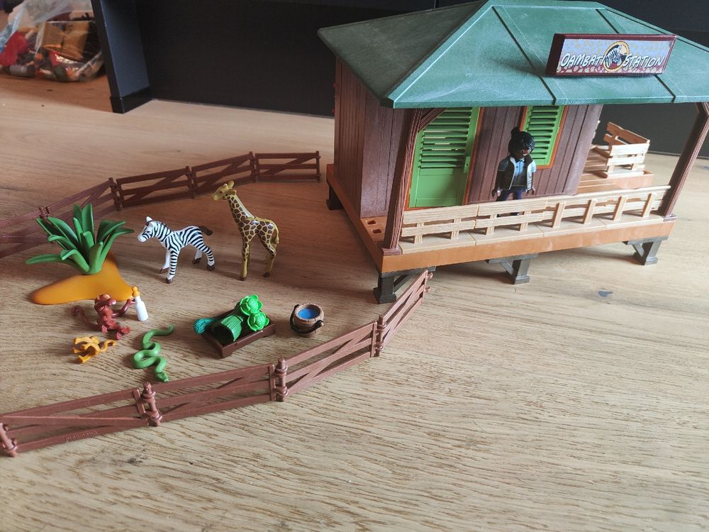 playmobil wildlife Rangerstation mit Tieraufzucht (Gebraucht) in ...
