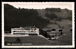 AK Zweisimmen, Bezirksspital mit Umgebung aus der Vogelschau