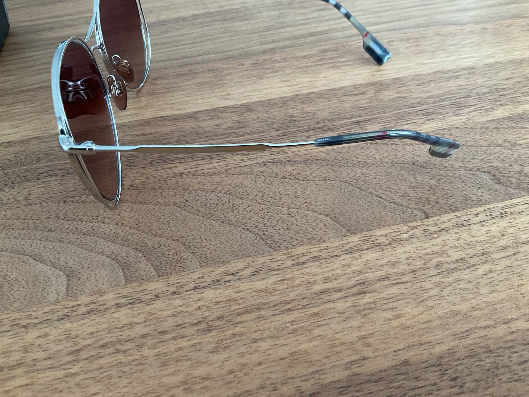Burberry Occhiali & Lenti: Burberry Sonnenbrille – Usato da Wetzikon ZH venduto da coco8468 2