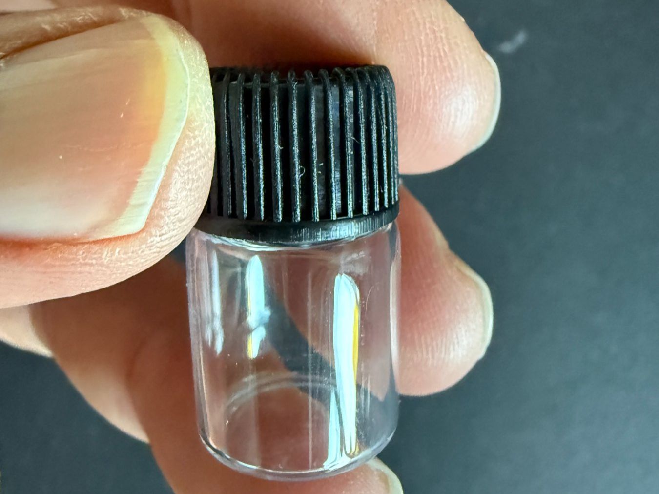Contenitori & Simili: 25 Stück Packung Glas Probenflasche 2 ml mit Schraubdeckel – Nuovo e nell'imballaggio originale da Lützelflüh-Goldb venduto da Elementis
