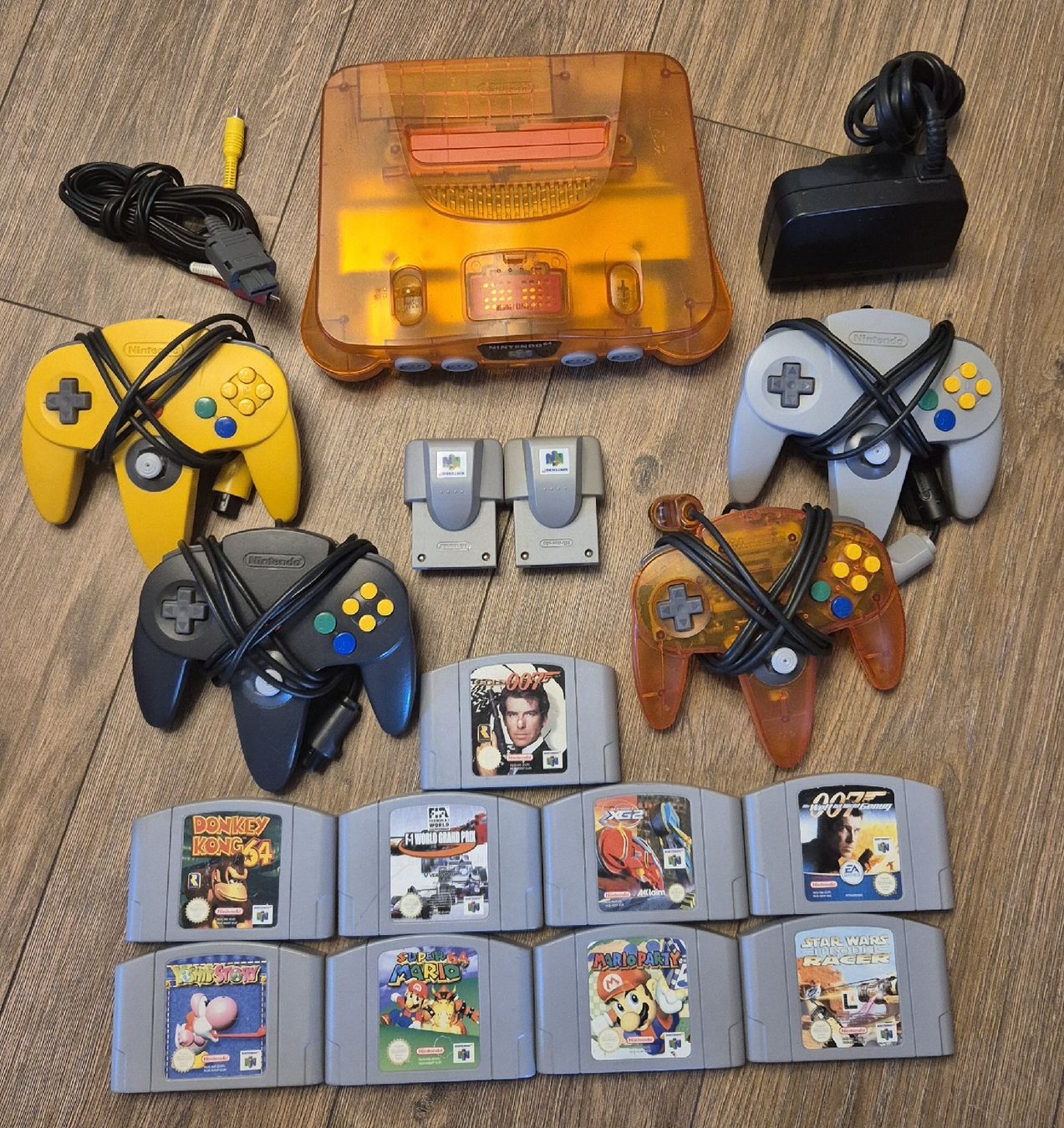 Nintendo Console: Nintendo 64, 4x Controller und weiteres Zubehör – Usato da Dinhard venduto da Rdnex
