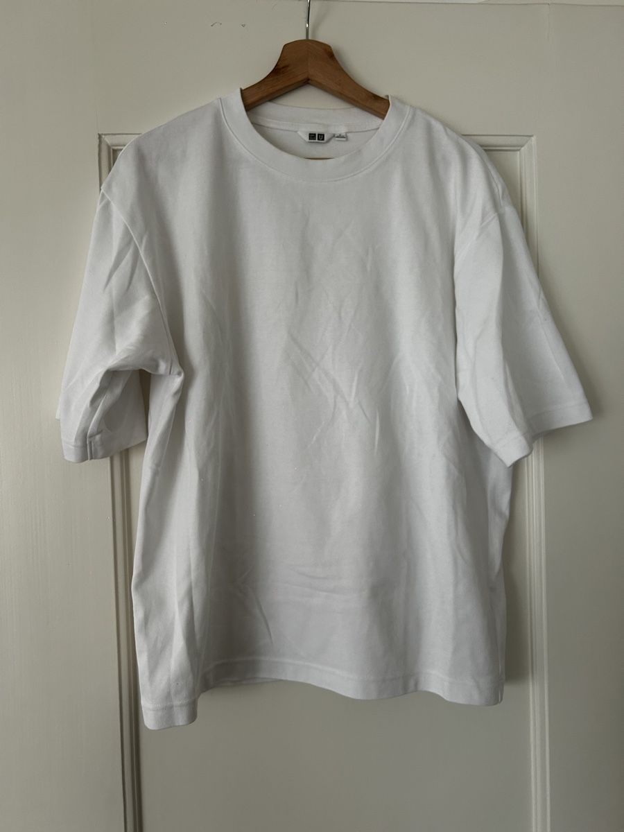 Uniqlo T-Shirts: uniqlo tshirt weiss – Gebraucht aus Zürich von ema_li