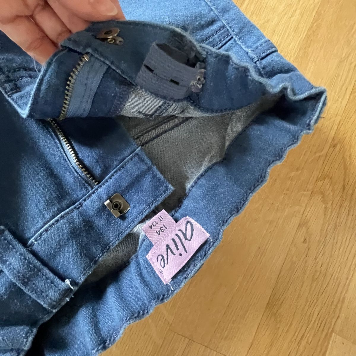 Pantaloni: 3 Jeanshosen 134 – Usato da Oetwil am See venduto da mar_t7ct 6