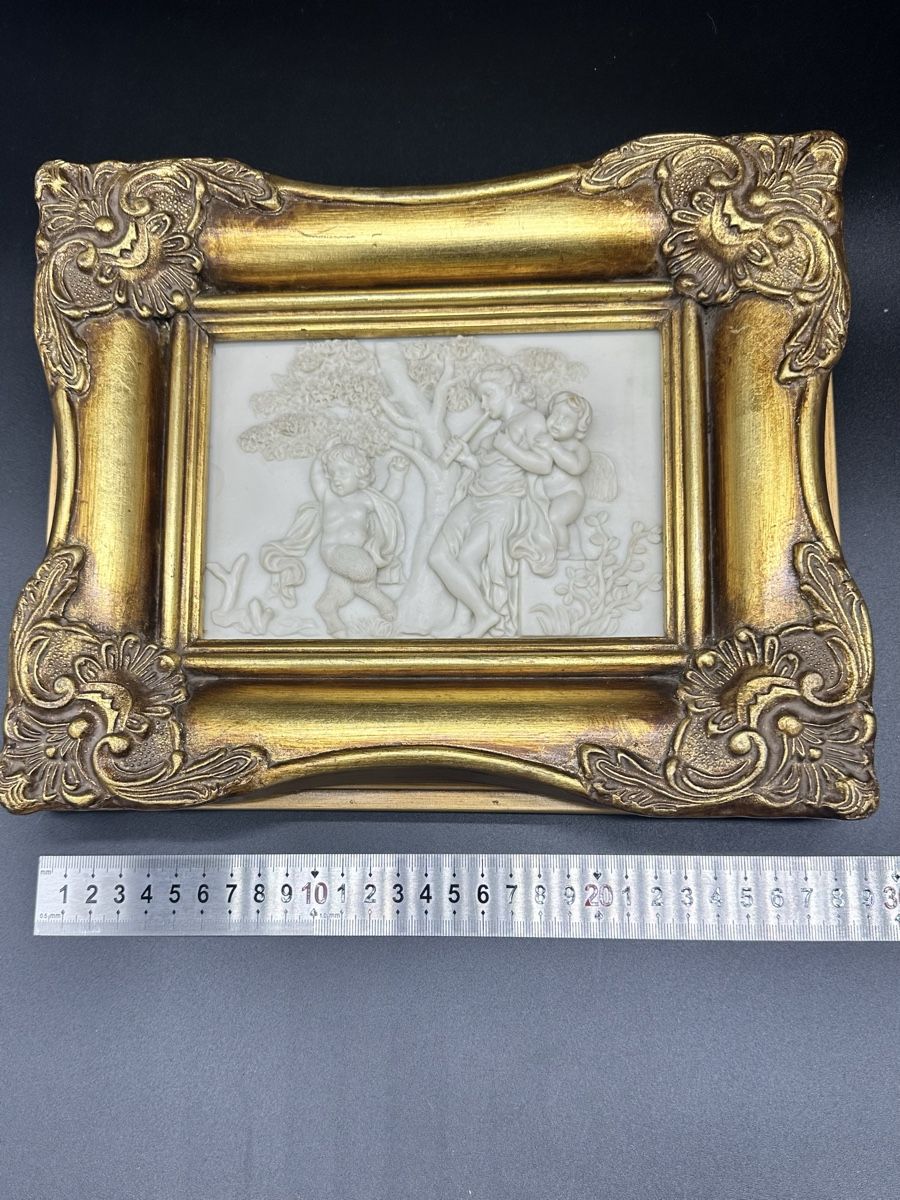 Biglie: Vintage Gold Frame and Bas-Relief Deco – Usato da Villmergen venduto da JacRon 3
