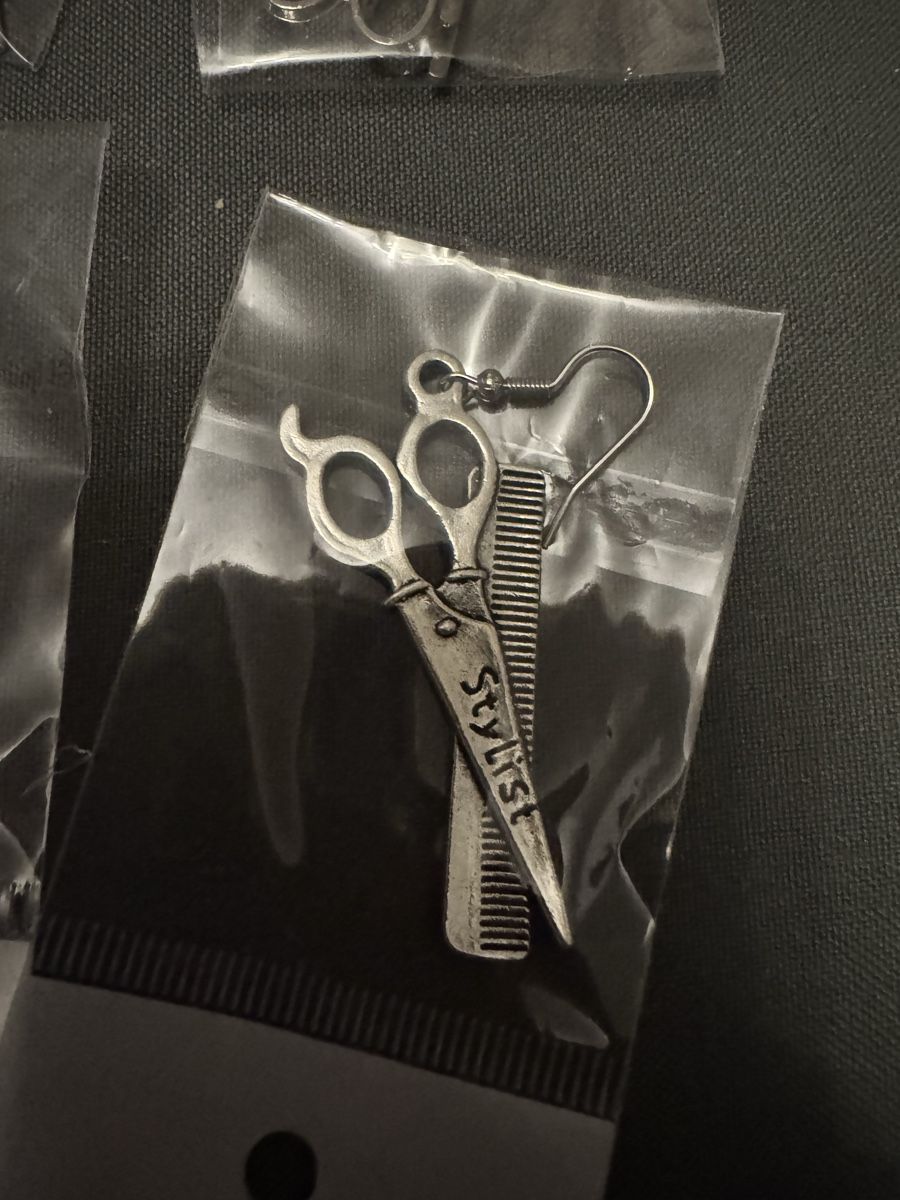 Orecchini pendenti & Orecchini a lobo: Boucles d'oreilles ciseaux & pince cheveux  – Nuovo e nell'imballaggio originale da Veyrier venduto da kimedovapa 1